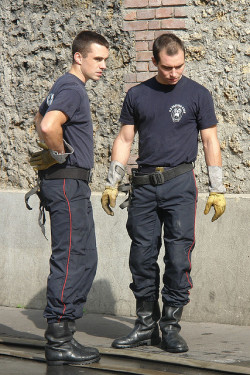 glovedworkies:Paris - Sapeurs Pompiers 3 by CharlesFred on Flickr.Paris - Sapeurs Pompiers 3