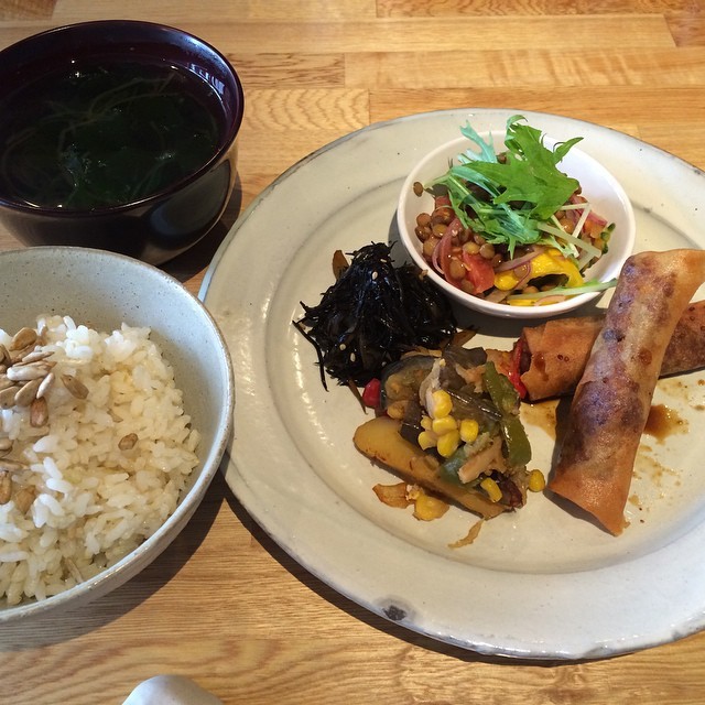 Vegan Sxe Life 阪神西宮駅から徒歩10分の野菜料理キツツキに来ています 野菜のごはんを頂きます Vegan