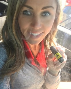 ftbmelanie:I really enjoyed the JM Dominican yesterday morning on my way into work! It’s a fantastic cigar (easy on the budget) and I’m thinking about bringing it into our new shop @fordonfifth cigars. What are your thoughts? I really enjoyed it.