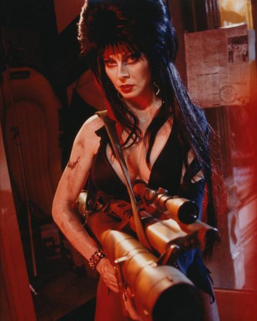 When WW3 begins, I’m on Elvira’s side!! #queenofhalloween #elvira #elviramistressoftheda