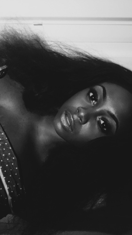 fuckyeahafricans: Flexin’ in my nighties✨ Precious Nigerian www.thedisguisedbeauty.tumblr.com