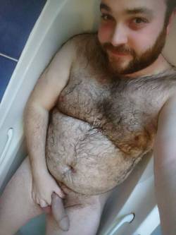 yourthirstquenched: Member Content The bears demanded to see more and Elwood provides.  Elwood your looking hot hot hot. 