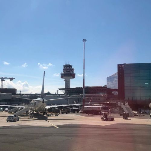 I So Much Love To Fly! #aereoportofiumicino #aereoporto #airport #rome #landing #flight #traveling #travelphotography