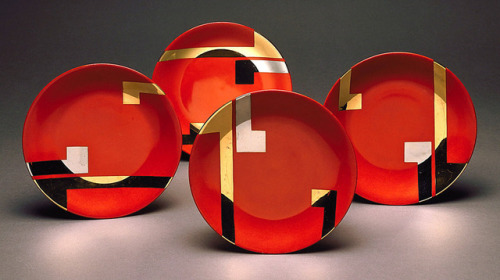 Jean Luce, Dinner Plate, 1937. Porcelain with enamel, gold, and platinum. Exhibited at the 1937 Pari