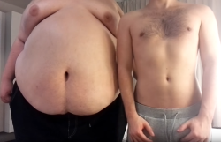 xxxchubbyboy:  between-paradise:Size difference like this is something I dream about all the time, unf~  Mmmm, this is one of my fantasies. If you look like this hit me up!  I&rsquo;m chubby myself, but I&rsquo;d love to find a guy who&rsquo;s so huge