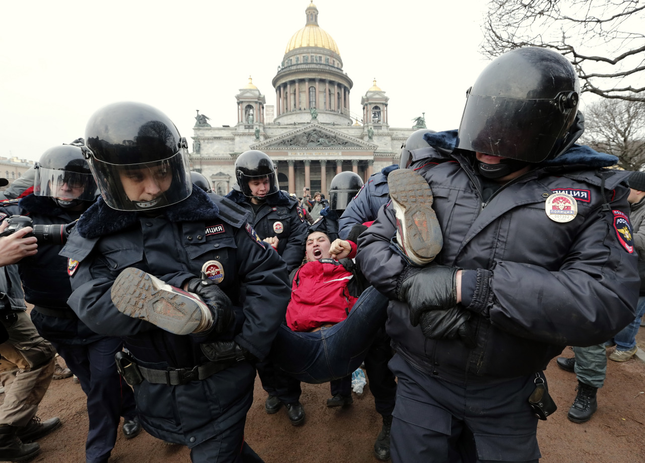 yahoonewsphotos:   Photos of the day - March 2, 2014  Protestors against the Russian