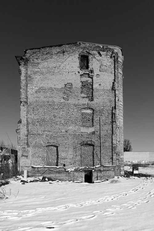 Sex eastberliner:  bricked out ruin , potsdam pictures