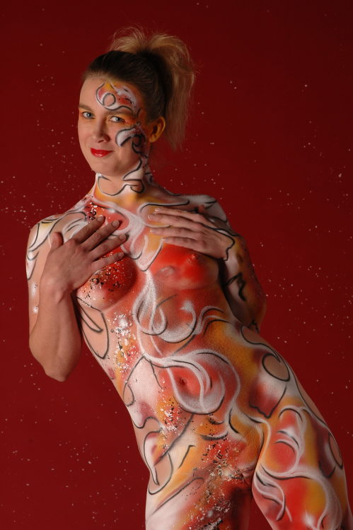 luvallwoman1: bornbareandfree:   Bodypainting by art2body - Model: Alexandra   great and sexy body !
