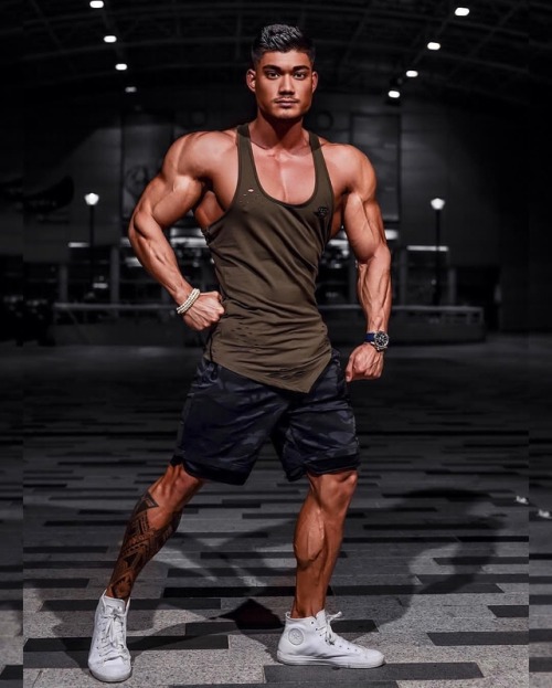 dafyddbach:  Nicolas Iong for 7700 followers  For more muscle hunkery follow @dafyddbach