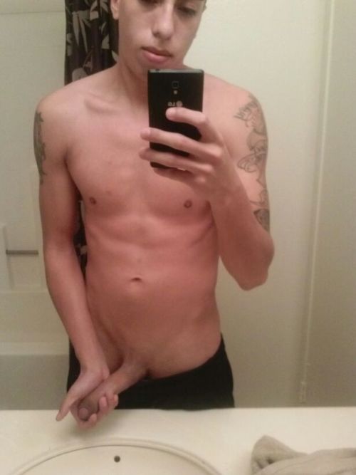 straightkikboys:  Badoo time. Joey 19 from BP Follow Straight Kik Boys for more!