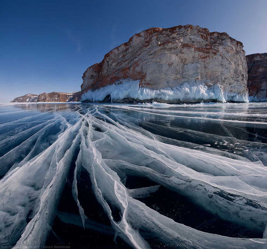 asylum-art:  Breathtaking Frozen Lakes, Oceans And Ponds, That Look Like Art  Lakes