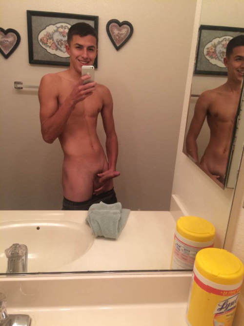 straightdudesexposed:  Stefan 2Enjoy the second set of Stefan :*(2000 notes and I’ll post a new hottie so reblog and like x)