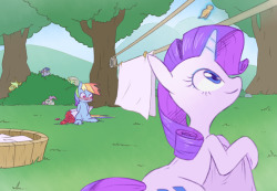 raridashcenter:  RariDash Week! Tuesday {Crushes}  Though it’s obvious there’s nopony that would decline the honor of being Rainbow Dash’s special somepony, Dash could not disperse the flutters in her tummy while thinking about asking out Rarity…