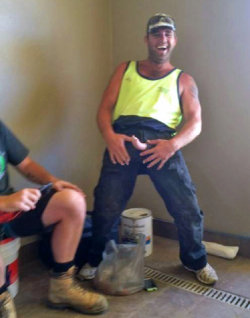 bud68:  mmm tradie…   Woof