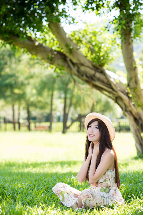 A Date In The Local Park - Zhang Zi-Ching (張子瀞)