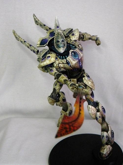 scalefantasy: Eldar Wraithknight  By Andrey Demidov.   It’s a part of a diorama, so brace yourself.   Special for @gonepaintin 