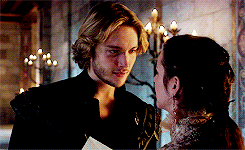 ale-la-pazza1:         One Scene Per OTP: Francis &amp; Mary - 1x13.        