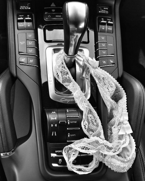 did-you-just-touch-my-butt:  thepoeticsir:  Smart girlsKeep spares  Daring girls…