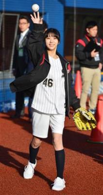 choconobingo: Kobayashi Yui @ Profesional Baseball First round ball start ceremony.