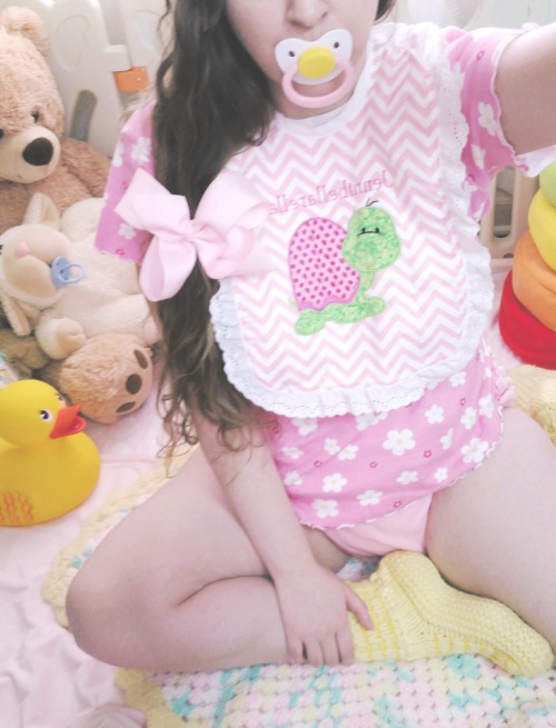 jennibellarella:  Baby Jennibellarella Shirt and Diaper cover made by eBay user: TVWEBMOM