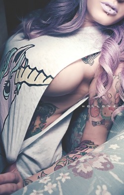 ink-trauma:  http://ink-trauma.tumblr.com/  Side boob