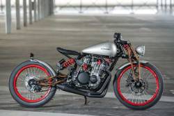 magouille13:  caferacerdesign:  Cafe Racer Design SourceSuzuki GS 550 @caferacerdesign   Good inspiration to do mine. ❤️