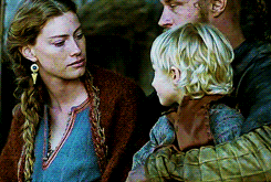 canadiansands:  Vikings Meme: Four Relationships [¾]  Ragnar and his kids  