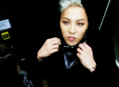 shabbitable:  “How handsome I am~” 
