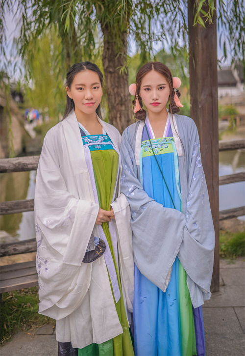 hanfugallery:#西塘汉服文化周# Xitang Hanfu Culture Week. Photo by 松溪大曲