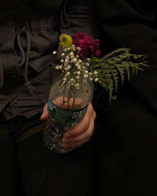 XXX distantvoices: Hands holding flowers by @subwayhands photo