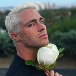 identitystakes:I love you, Colton!