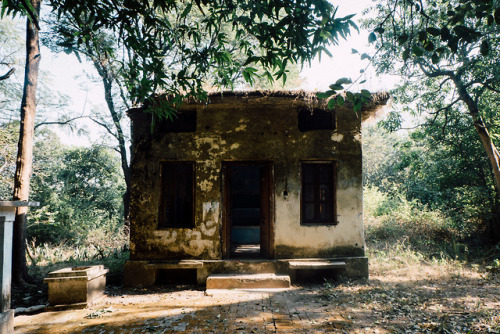 Beatles Ashram Calling IV - The Blue House)