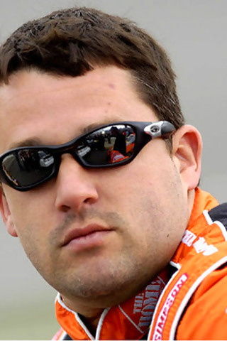 dadsnme:  Tony Stewart :) SOOO HANDSOME! Follow ME at http://dadsnme.tumblr.com/