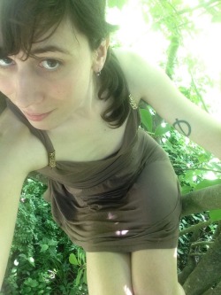 sophieladder:chillin 15 feet up in a tree