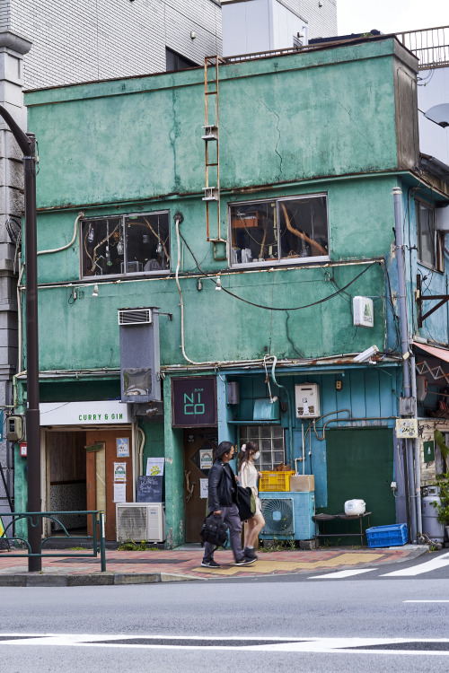 「清澄白河」意外とすぐに行けることに気づいたので今日は散歩してみたかった清澄白河へ何年か前に子供の宿題で、江戸の伝統を調査する名目で深川めしを食べに来て以来都心から少し離れていることもあって人もまばら