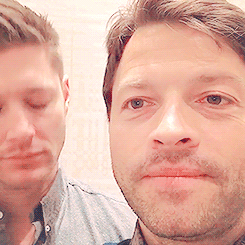 they look like that couple who’s just watched their teenage daughter go off on her first date and jensen wasn’t so sure at first because she’s his precious little girl but misha eventually convinced jensen to be cool with it. they help her pick an...