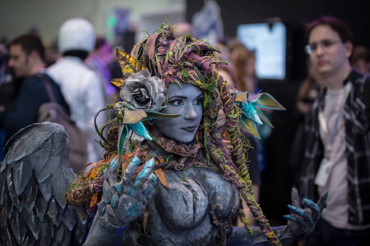 kamikame-cosplay:  Absolutely amazing this Haunted Zyra cosplay from League of Legends