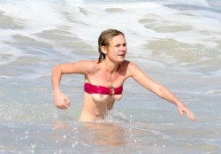 toplessbeachcelebs:  Kirsten Dunst (Actress) bikini slip in St. Bart’s, The Caribbean (January 2005)