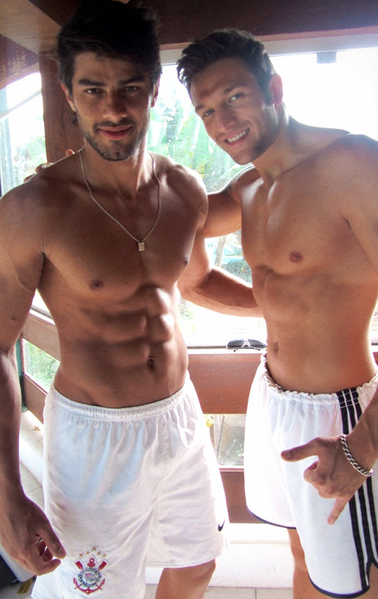 shirtlifting:  Renan Oliveira and Gustavo Schmitt