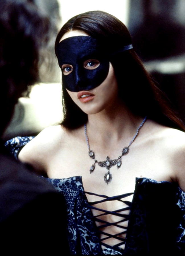 womenwhorunwithwolves:  Isabelle Adjani as La Reine Margot (1994) 