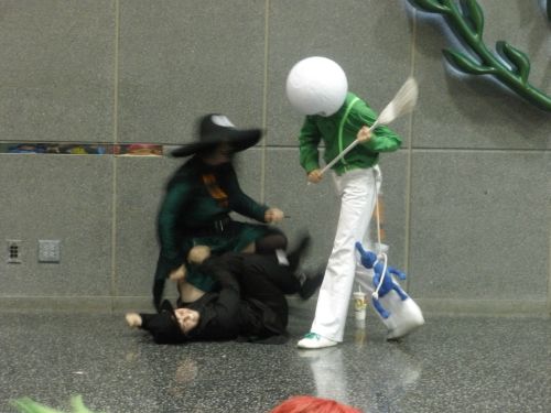 More ACEN pics, my camera kinda sucks but oh well ^^;The Ms. Paint on the left is luinbariel!omg tha