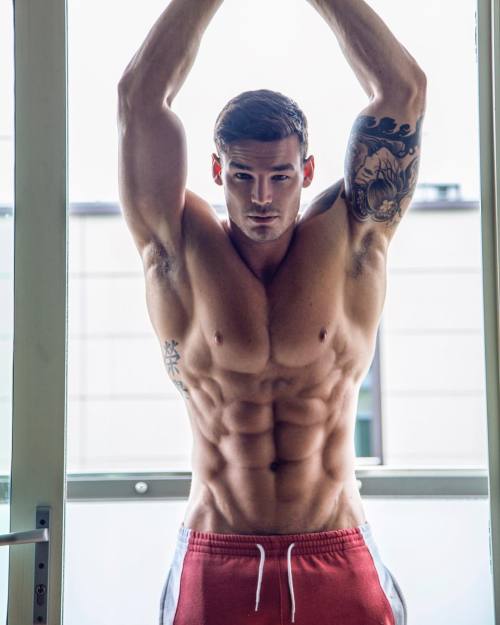 whitepapermuscle:  Myles Leask adult photos