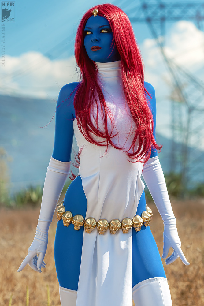 comicbookwomen:  by Rei-Doll