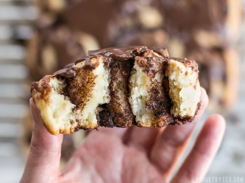 foodffs: EASY CHOCOLATE CINNAMON BUNS Really nice recipes. Every hour. Show me what you cooked!