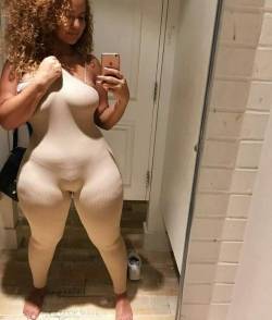 thefreakywife:  she2damnthick:  Thick Self