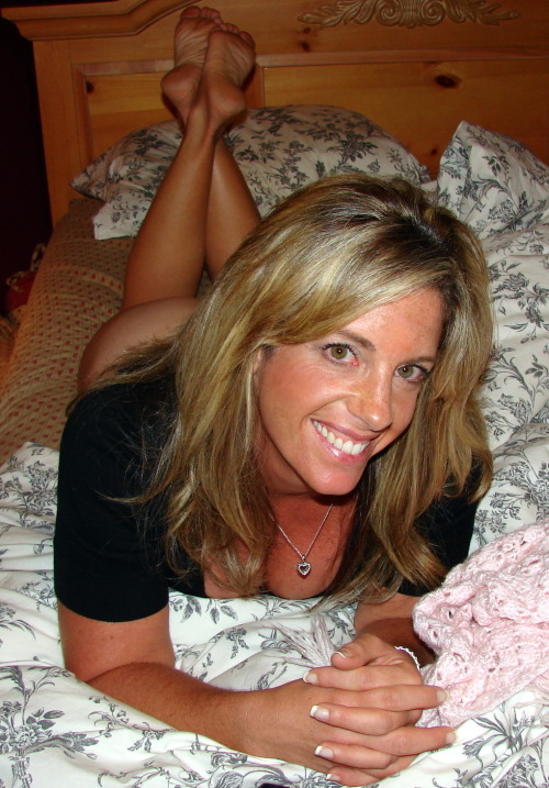 ricoishard:  All-American MILF