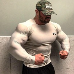 whitepapermuscle:  Tory Roberts