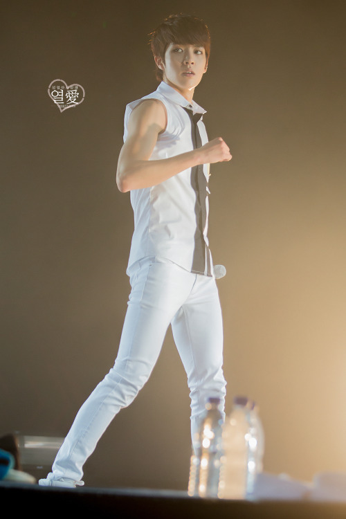 ifntsungyeol:  131103 One Great Step in Manila© 열愛 | do not edit, crop or remove watermark.     