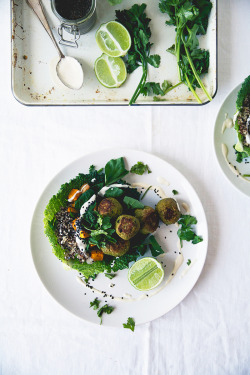 beautifulfoodisamust:  Falafel w/ Quinoa, Roasted Pumpkin &amp; Yogurt/Tahini Sauce