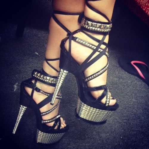 stripperwife: stripperwife: Strip strip strip. These pictures of my shoes have 600 notes… wtf
